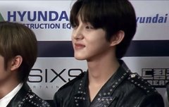 얘드라 재현이 의상 대박이야