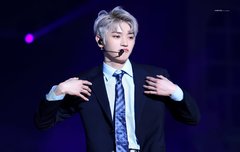 윈터 팬미팅 수트 태용