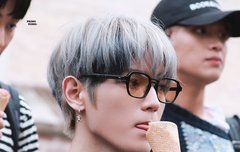 아이스크림 먹는 태용