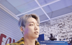 이거 들고 있는 거 웃겨ㅋㅋ