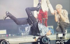 형을 지켜보는 태용