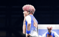 카메라 찾는 태용