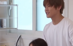 이사님 안마해주다가 빠꾸 먹은 태용