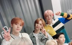 흐아 스페셜포토 봤는데 제복 교복이 미쳤네 ㅠ