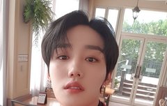 이장준 빨간 수트 박제