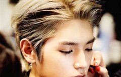 메이크업 받는 태용2