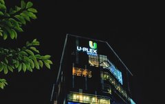 신촌에 왕큰 성윤이 광고