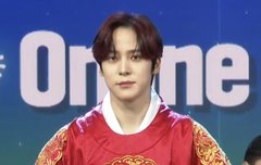 윤댕이 이옷입고 근엄하긴 커녕