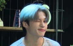 얘 또 그새 끼부리네