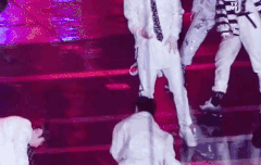 90도로 인사하는 태용2