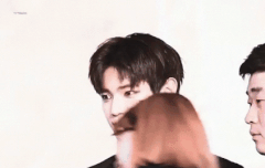 너무 다정하고 공손한 태용