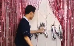 저 뒤에 풍선 터진게 너무웃김ㅋㅋㅋ