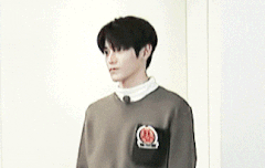 꼼지락 거리는 태용