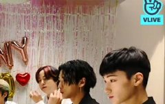 사니 머리 벌써 이만큼 길었어