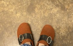 아 밑에 홍중이 전신사진