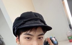 음방때와 달리 대기실에서 모자쓴 은우