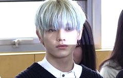 이런 조명에서 눈 안 감는게 신기함