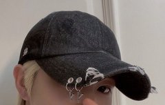 런쥔아… 내가 정말 싫어하는 스타일의 모자지만 그래도 너니까…