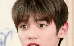 앞니 두톨 태용