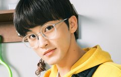 아 진짜 울거싶다 나 약속 가야 되는데 마크야