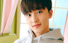 이런셀카를 인스타로 풀었으면 포카는 얼마나 대단한 셀칼까