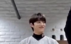 데뷔초 의상 맞는게 신기하다