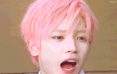 태용이가 갑자기 염색하고 화려하게 나오는 상상