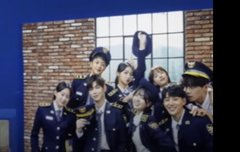 너나경 저화질 제복단체짤