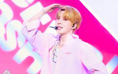 윤호 밝은색 했는데도 하얀거 너무