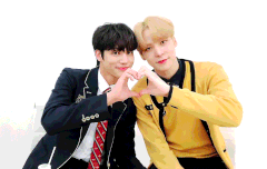 우영 윤호 교복 짤 떴다