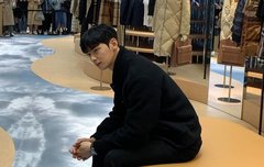 은우 오늘 버버리 팝업스토어