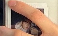 따나이거 할로윈 의상 입고찍은 폴라인가보다