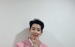 오늘자 뮤뱅 핑크명준.jpg