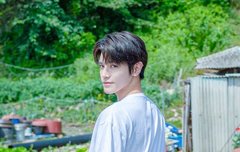 후훗 뒤돌아보는 남친