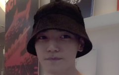 말간 얼굴로 노래하는데