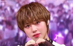 박지훈 이번 의상 너무 예뻐