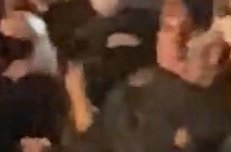 저화질을 뚫고 나오는 핑크빛 분위기