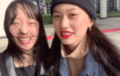 해외 공연 갔다가 자유시간에 신난 쎄이~~