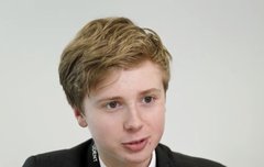 키튼 이 배우 닮지 않았어?