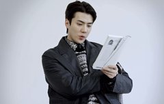 아기 열심히 책읽음