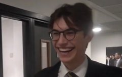 웃는 거 미쳤당