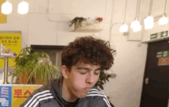 왈리드 짤 쪄버렸음..