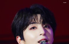 성윤이 흑발 짱