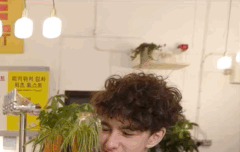 전에 왈리드 짤 더 쪄달라길래!