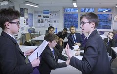 오른쪽은 아르망이 맞고 왼쪽은 왈리드인가?