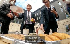 아르망 한손으로 캔 두개 드는거