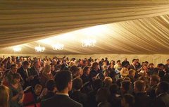 이 사진 약간 아르망 닮은거 같지 않아??!