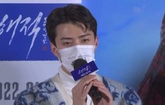 기자사진 원래 이상해야하는데