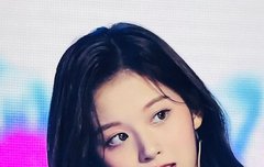 설윤이 쇼케사진에 빡빡울어