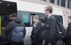 흰색차 학교에서 준 차야?